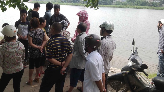 Hoàng hồn phát hiện xác nam thanh niên nổi trên hồ Linh Đàm - ảnh 1